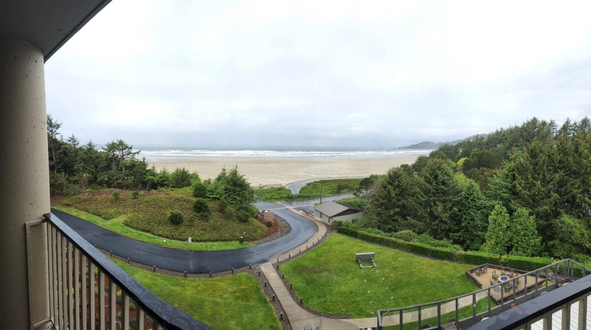 Ocean view from balcony at Best Western Plus Agate Beach Inn in Newport Oregon overlooking Agate Beach and the Pacific Ocean